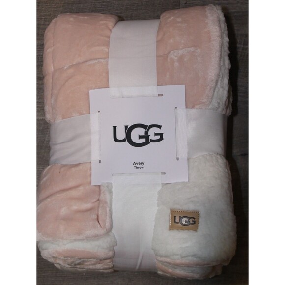 UGG Reversible Plush Fleece‎ Lined 50" x 70" Faux Fur Throw Blanket PINK NWT! - Picture 1 of 4